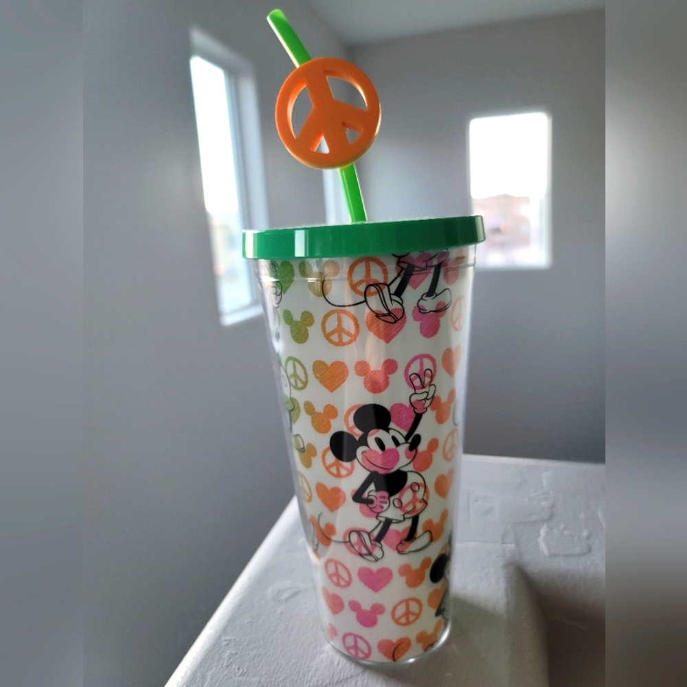 (NWT) Disneyland Pride/rainbow peace color plastic tumbler with lid.
